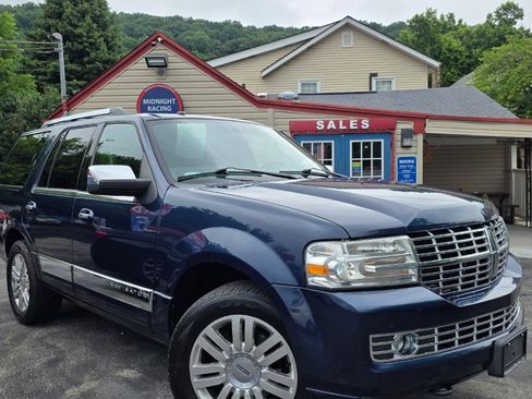 Used 2014 Lincoln Navigator 4WD image 2