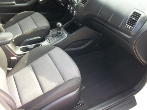 Used 2016 Kia Forte EX image 7