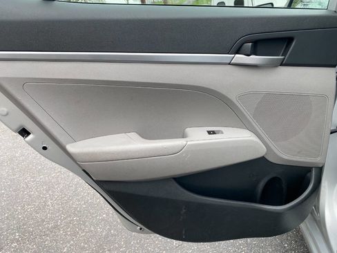 Used 2019 Hyundai Elantra SE image 22