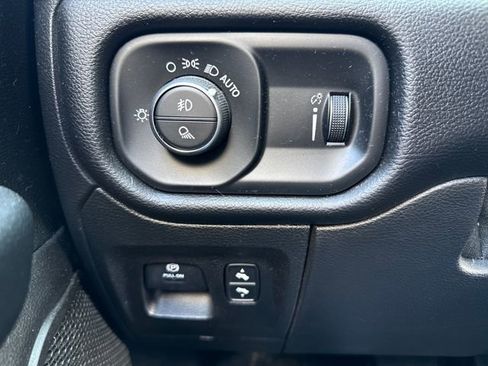 Used 2020 RAM 1500 Big Horn AWD/4WD image 33