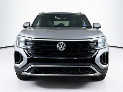 Used 2026 Volkswagen Atlas Cross Sport SE FWD image 3