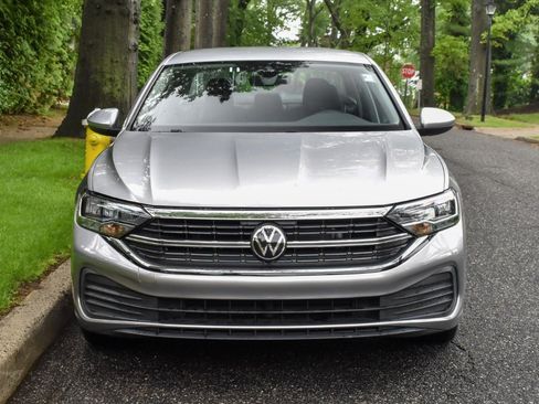 Used 2024 Volkswagen Jetta SE FWD image 11