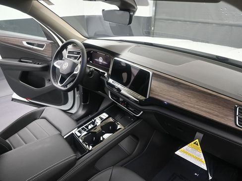 Certified 2025 Volkswagen Atlas SEL image 12