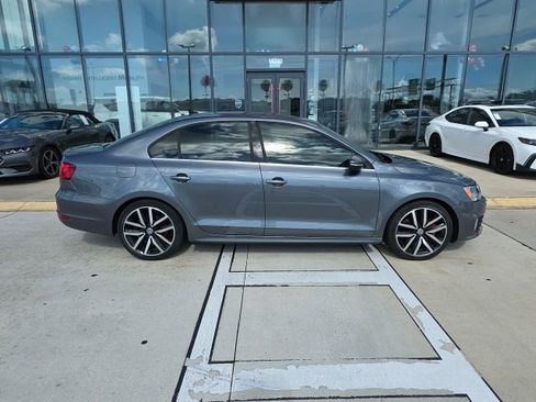 Used 2012 Volkswagen Jetta GLI FWD image 3
