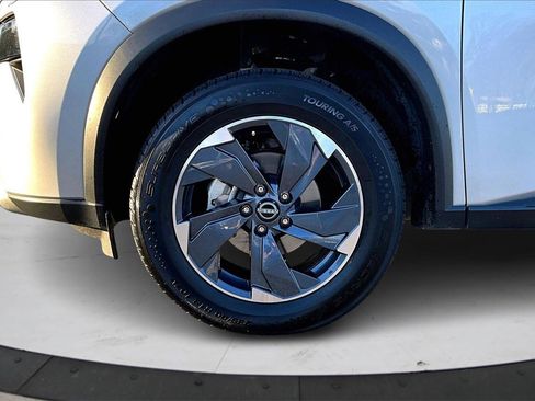 Used 2024 Nissan Rogue SV image 30