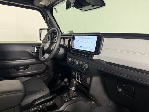 Used 2026 Jeep Wrangler Unlimited Sahara AWD/4WD image 31