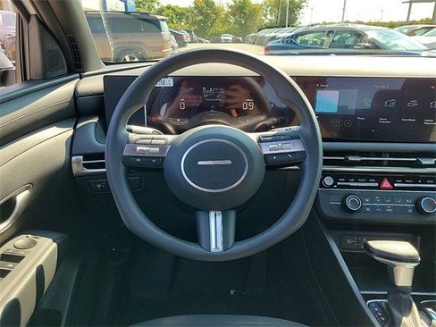 Used 2025 Hyundai Santa Cruz SE image 18