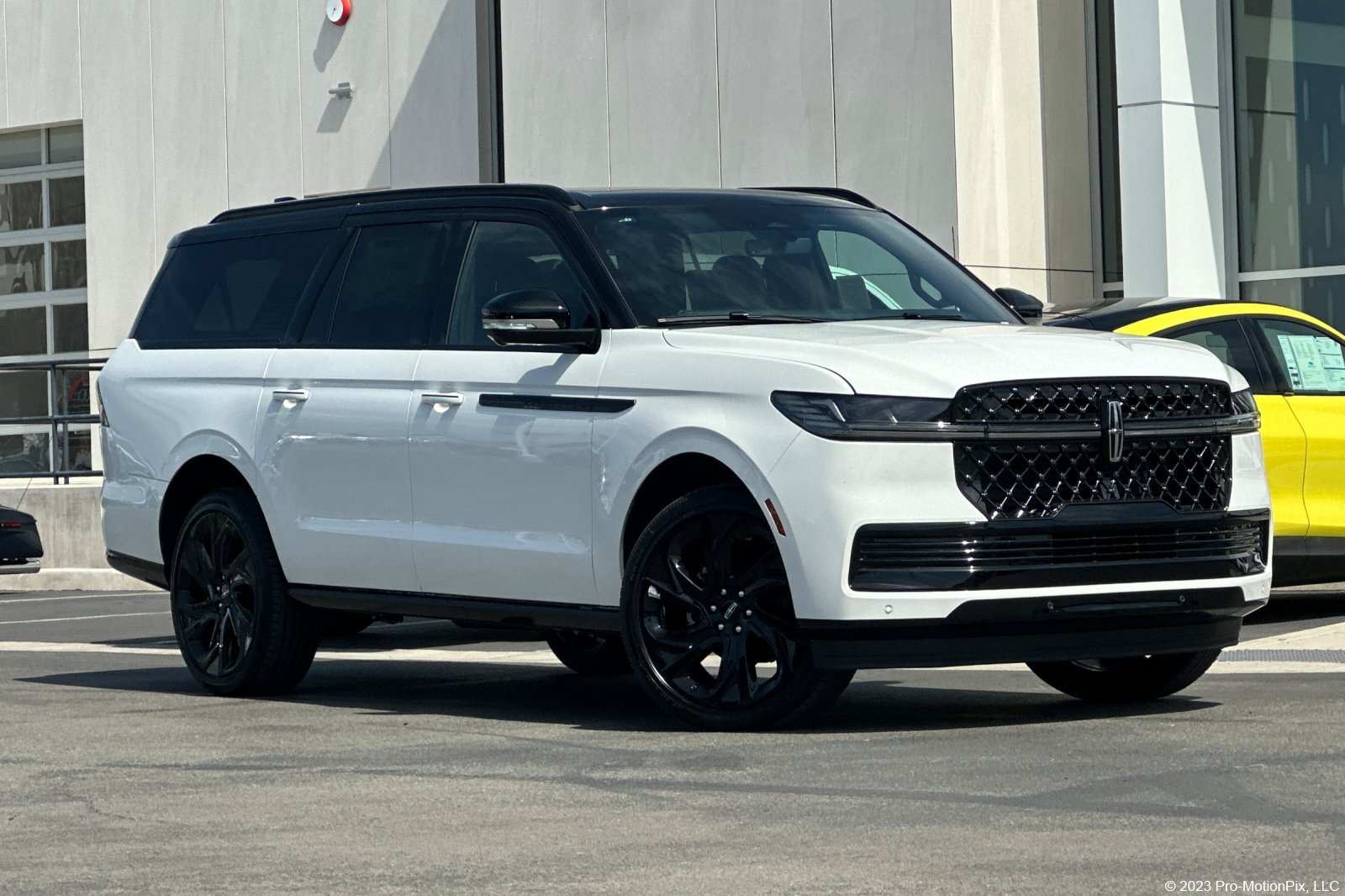 New 2027 Lincoln Navigator L Black Label AWD/4WD image 1