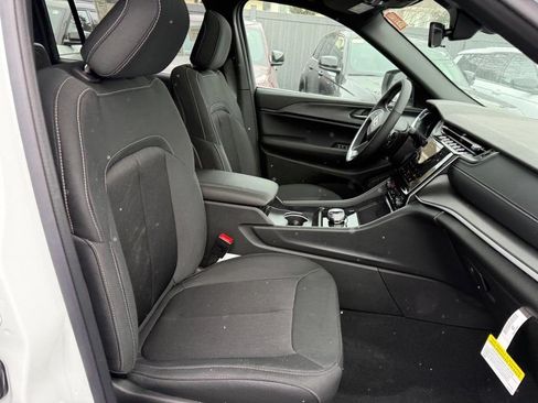 New 2025 Jeep Grand Cherokee L Laredo w/ Luxury Tech Group I AWD/4WD image 9