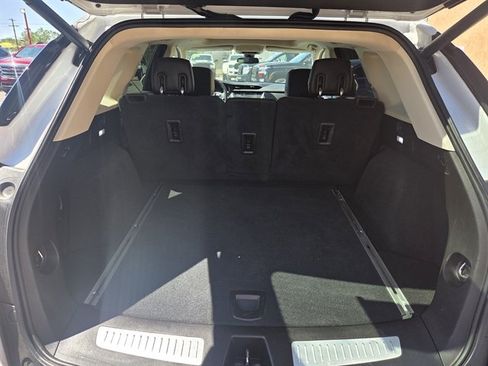 Used 2019 Cadillac XT5 Luxury w/ LPO, Black Ice Package AWD/4WD image 12