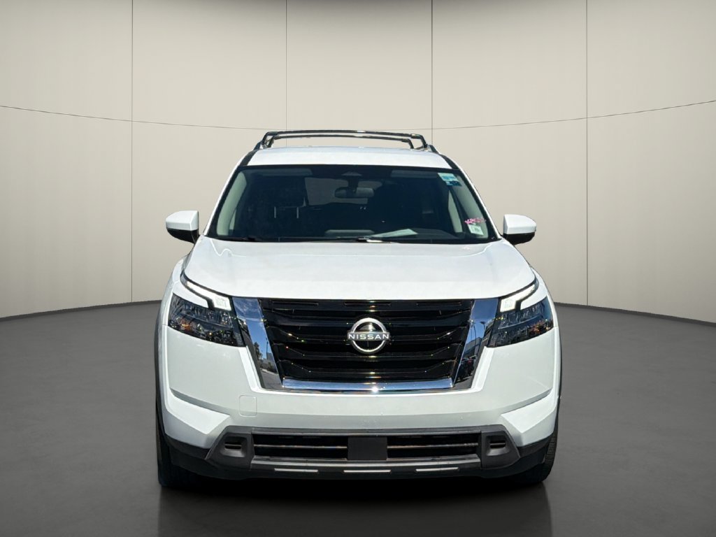 Used 2025 Nissan Pathfinder SV FWD image 2