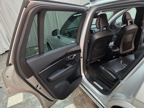 Used 2018 Volvo XC90 T6 Momentum w/ Convenience Package image 11