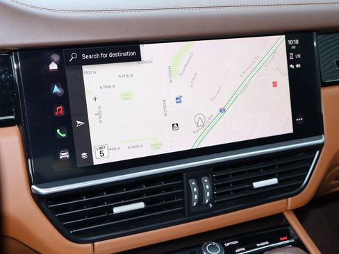 Certified 2023 Porsche Cayenne Turbo S AWD/4WD image 19