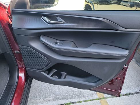 Used 2025 Jeep Grand Cherokee Laredo image 12