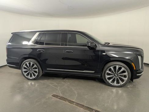 Used 2025 Cadillac Escalade Premium Luxury image 8