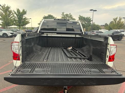 Used 2018 Nissan Titan PRO-4X w/ Pro-4x Convenience Package AWD/4WD image 4