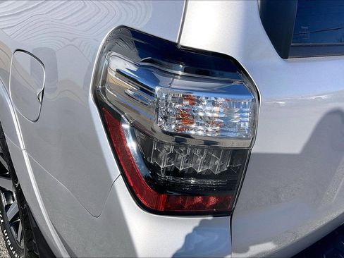 Used 2018 Toyota 4Runner TRD Off-Road image 33