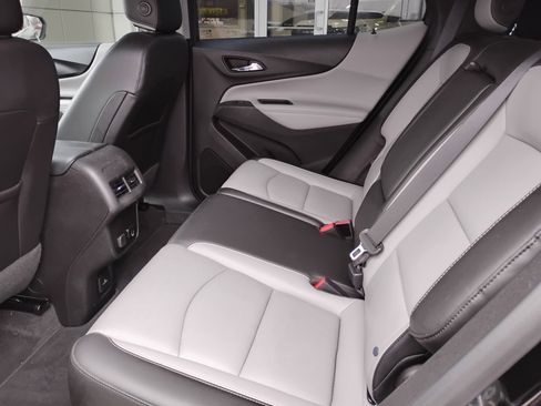 Used 2018 Chevrolet Equinox Premier image 16