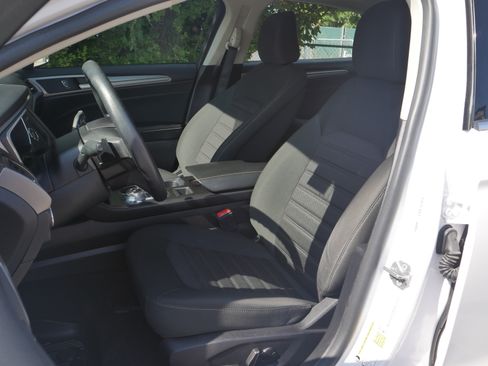 Used 2020 Ford Fusion SE AWD/4WD image 28