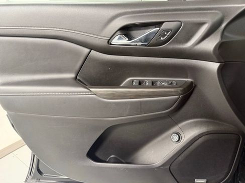 Used 2023 GMC Acadia SLT image 11