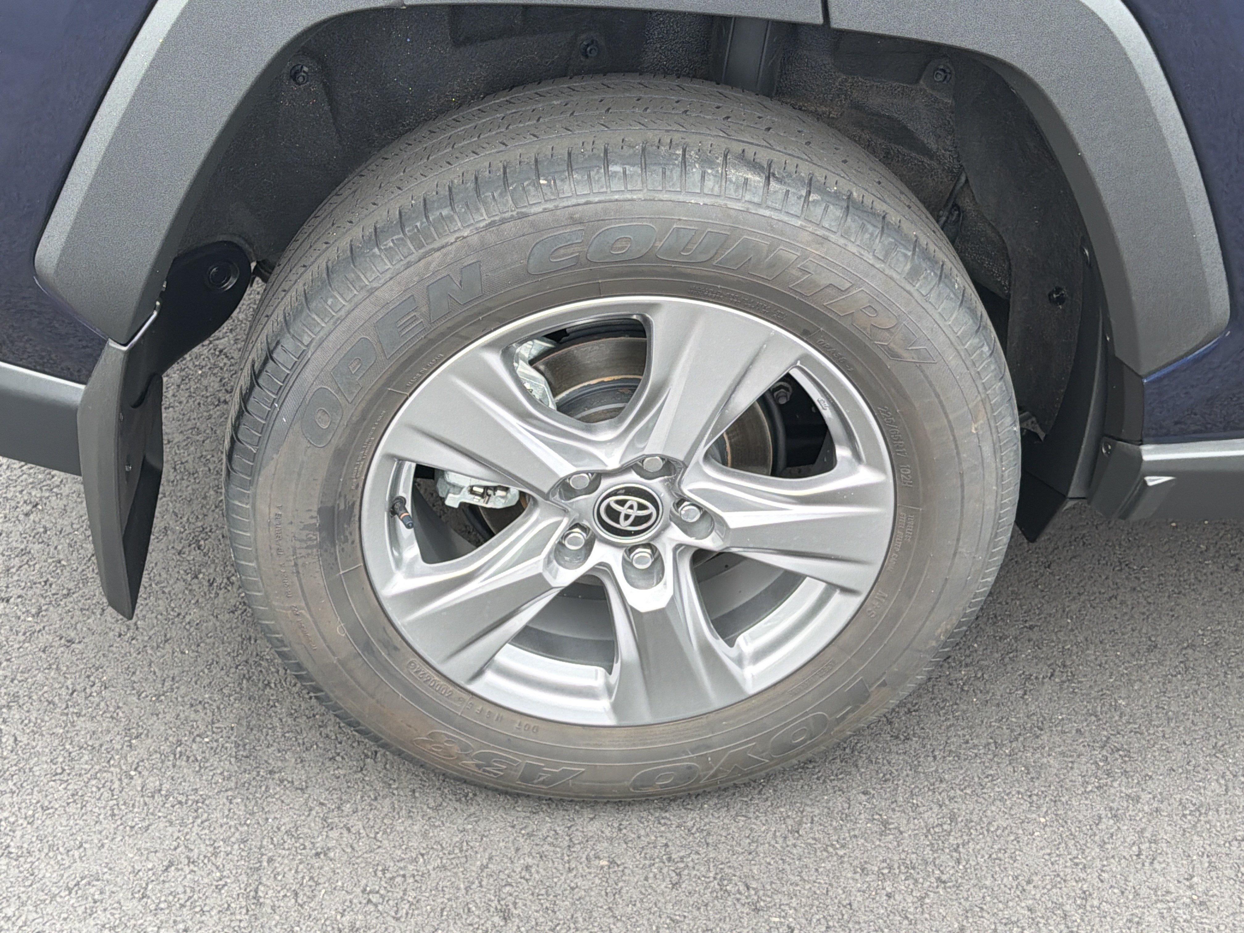 Used 2024 Toyota RAV4 XLE w/ Convenience Package FWD image 17