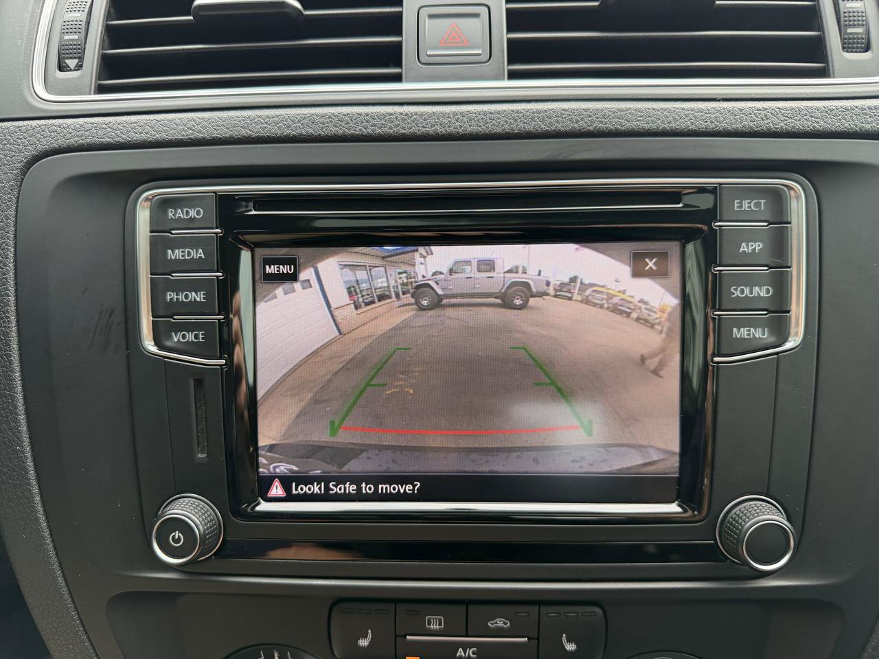 Used 2018 Volkswagen Jetta SE FWD image 39