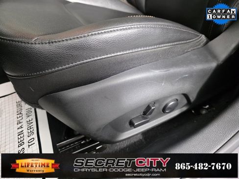Used 2024 Jeep Compass Latitude w/ Sun and Sound Group image 13