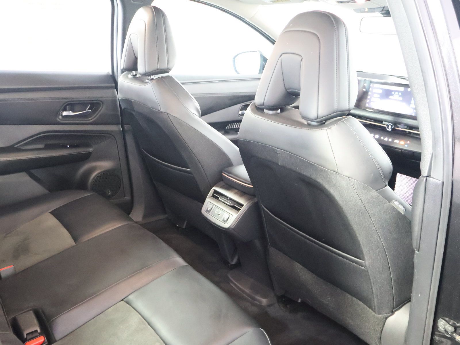 Used 2023 Nissan Ariya AWD image 48