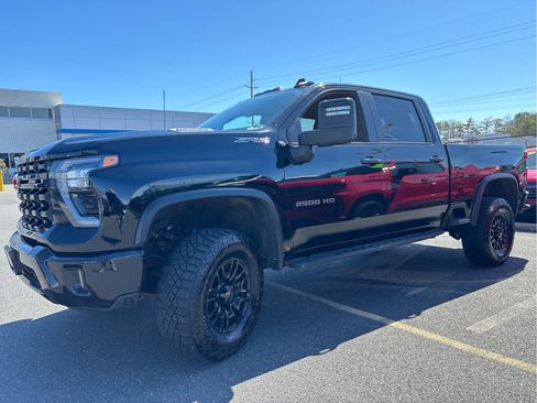 Used 2024 Chevrolet Silverado 2500 ZR2 w/ Technology Package AWD/4WD image 7