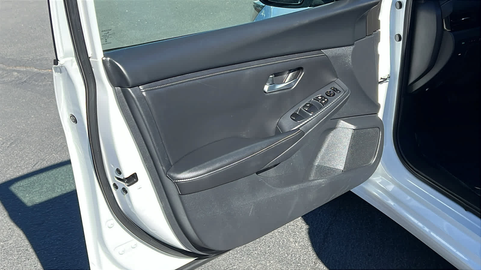 Used 2024 Nissan Sentra SV FWD image 23