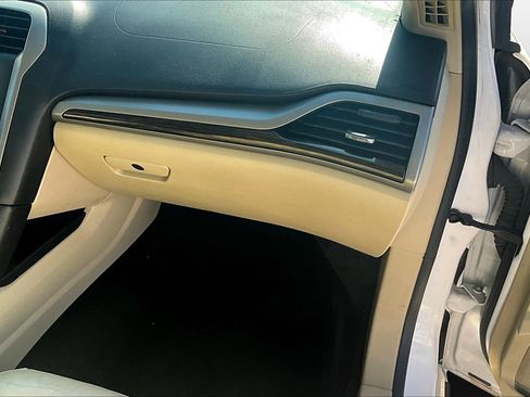 Used 2016 Ford Fusion SE w/ Equipment Group 202A image 21