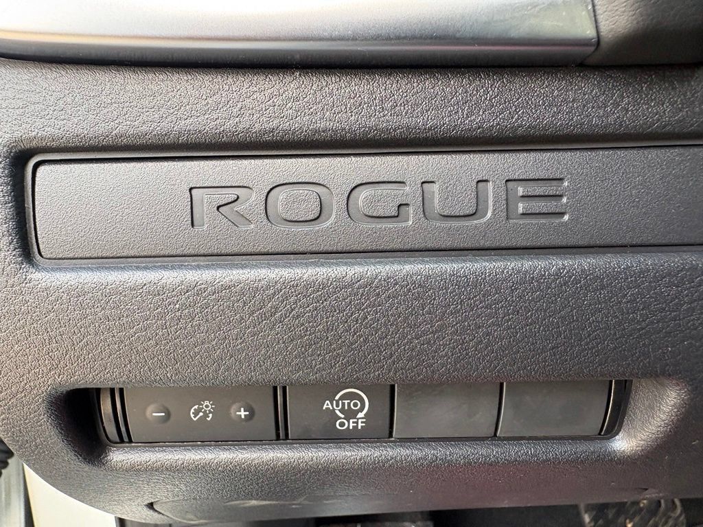 Used 2023 Nissan Rogue S AWD/4WD image 27