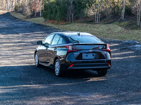 Used 2022 Toyota Prius LE image 6