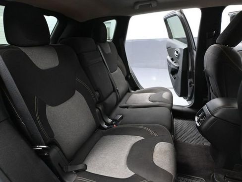 Used 2017 Jeep Cherokee Sport w/ Cold Weather Group image 38