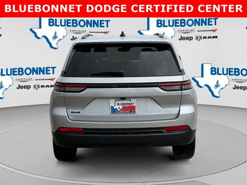 Used 2024 Jeep Grand Cherokee Altitude AWD/4WD image 6