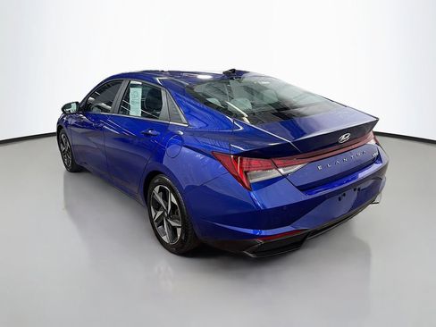 Used 2023 Hyundai Elantra Limited w/ Preferred Accessory Package FWD image 7