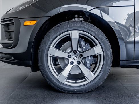Certified 2025 Porsche Macan image 10