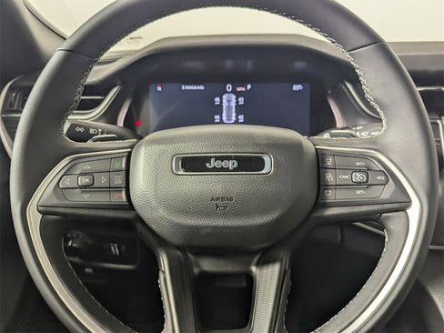 New 2025 Jeep Grand Cherokee Altitude image 18