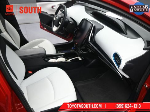 Used 2018 Toyota Prius Prime Advanced image 38