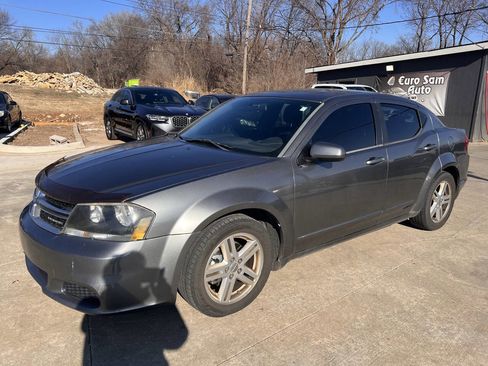 Used 2012 Dodge Avenger SXT image 1