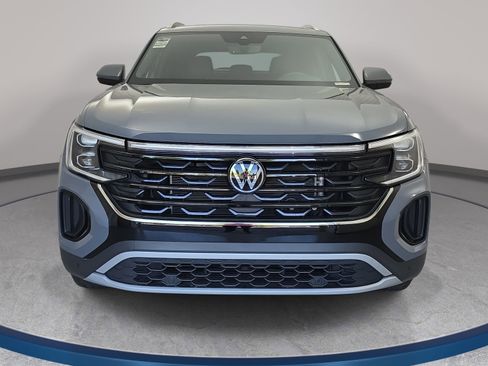 Certified 2024 Volkswagen Atlas Cross Sport SE image 2