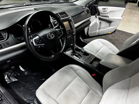 Used 2016 Toyota Camry XSE FWD image 31
