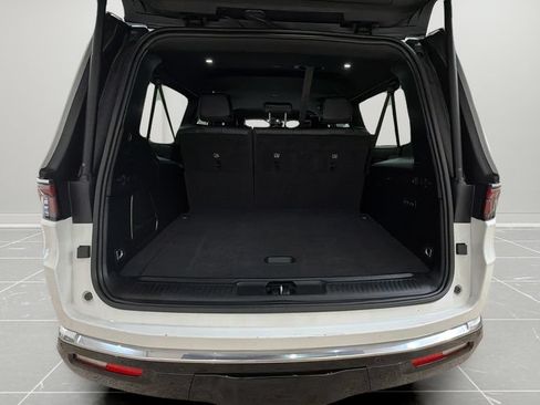 Used 2024 Jeep Wagoneer L Series III w/ Flexible Seating Group AWD/4WD image 16
