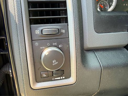 Used 2017 RAM 1500 Express AWD/4WD image 12