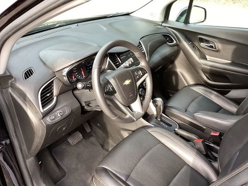Used 2021 Chevrolet Trax LT w/ Premium Seat Package image 28