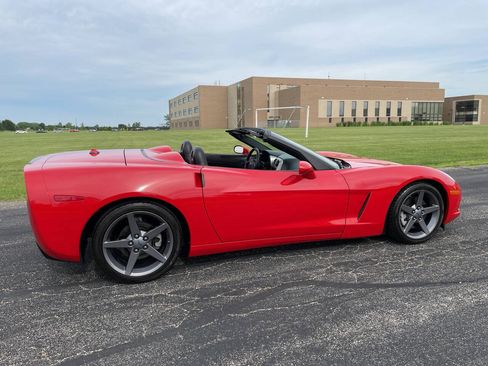 Used 2005 Chevrolet Corvette Convertible w/ Preferred Equipment Group RWD image 3