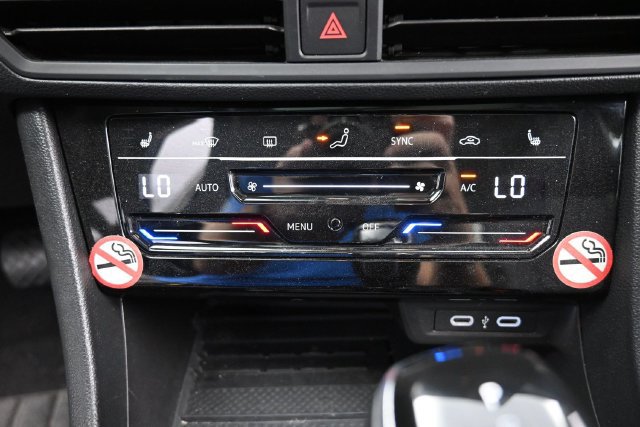 Used 2025 Volkswagen Jetta SE FWD image 22