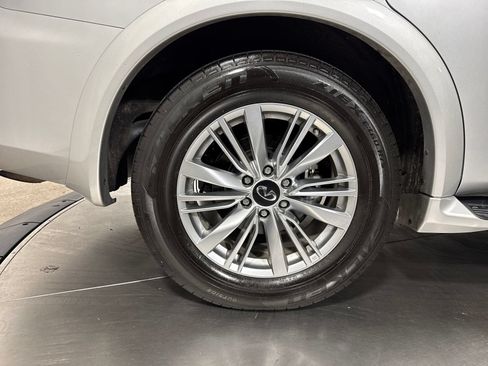Used 2018 INFINITI QX80 4WD w/ Driver Assistance Package image 13