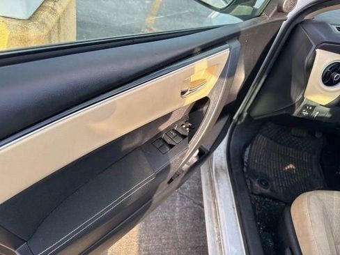 Used 2018 Toyota Corolla LE image 17