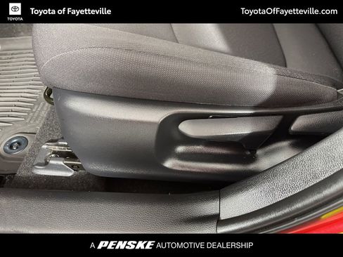 Used 2020 Toyota Corolla LE image 20